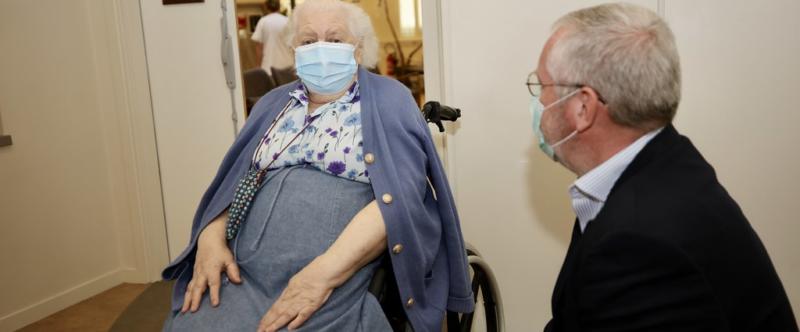 Covid-19/Ehpad : Des conditions de visites assouplies, mais est-ce suffisant ?